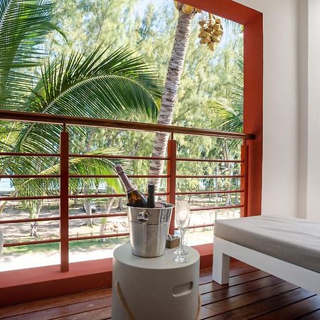 Blue Coral Beachfront Penthouse Flic-en-Flacq Extérieur photo