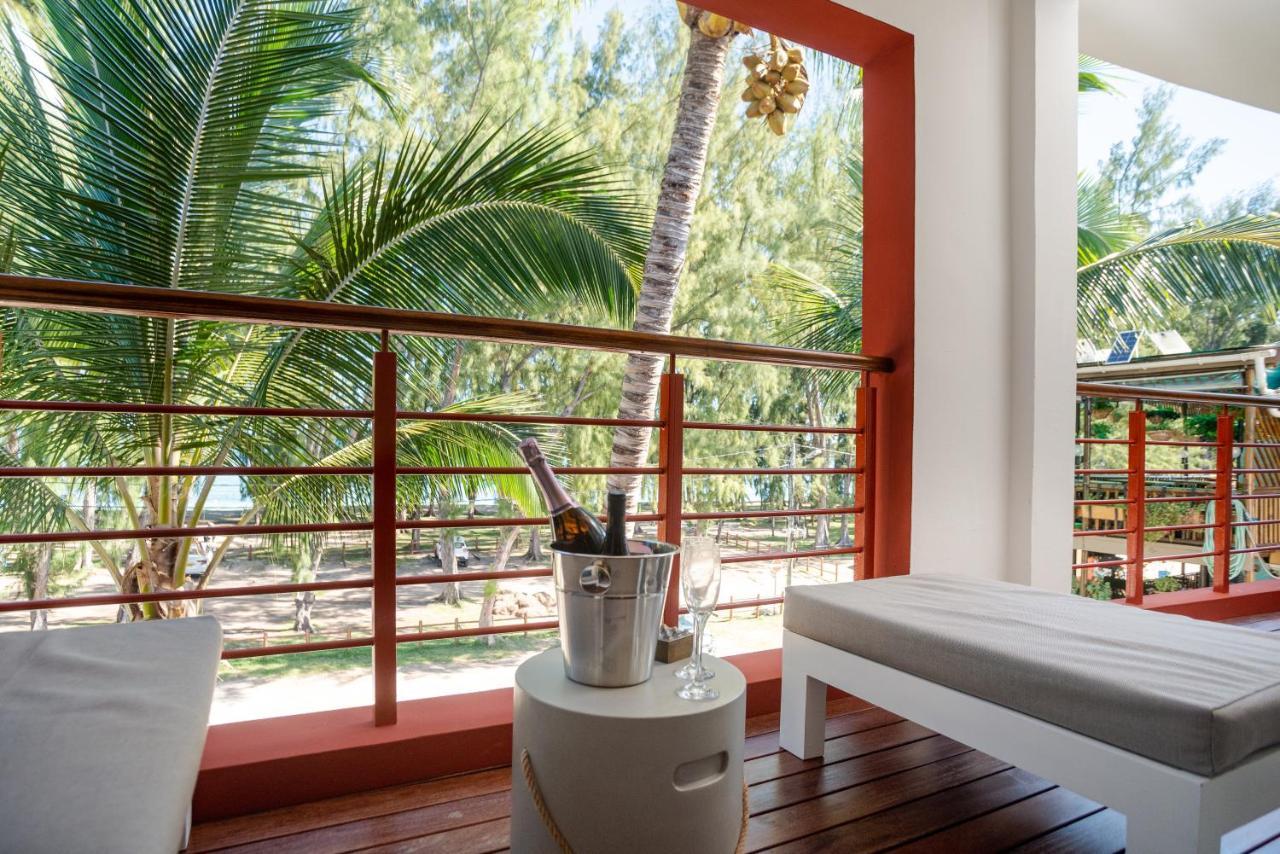 Blue Coral Beachfront Penthouse Flic-en-Flacq Extérieur photo