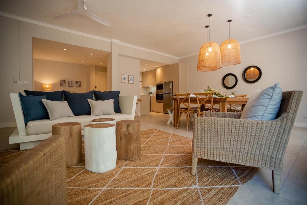 Blue Coral Beachfront Penthouse Flic-en-Flacq Extérieur photo