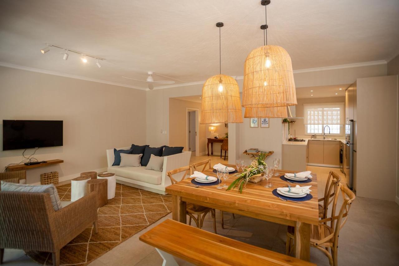 Blue Coral Beachfront Penthouse Flic-en-Flacq Extérieur photo