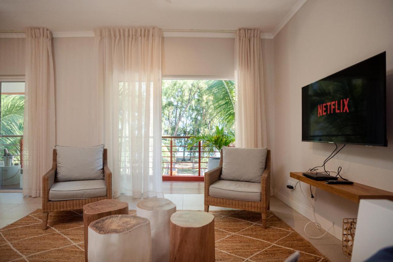 Blue Coral Beachfront Penthouse Flic-en-Flacq Extérieur photo