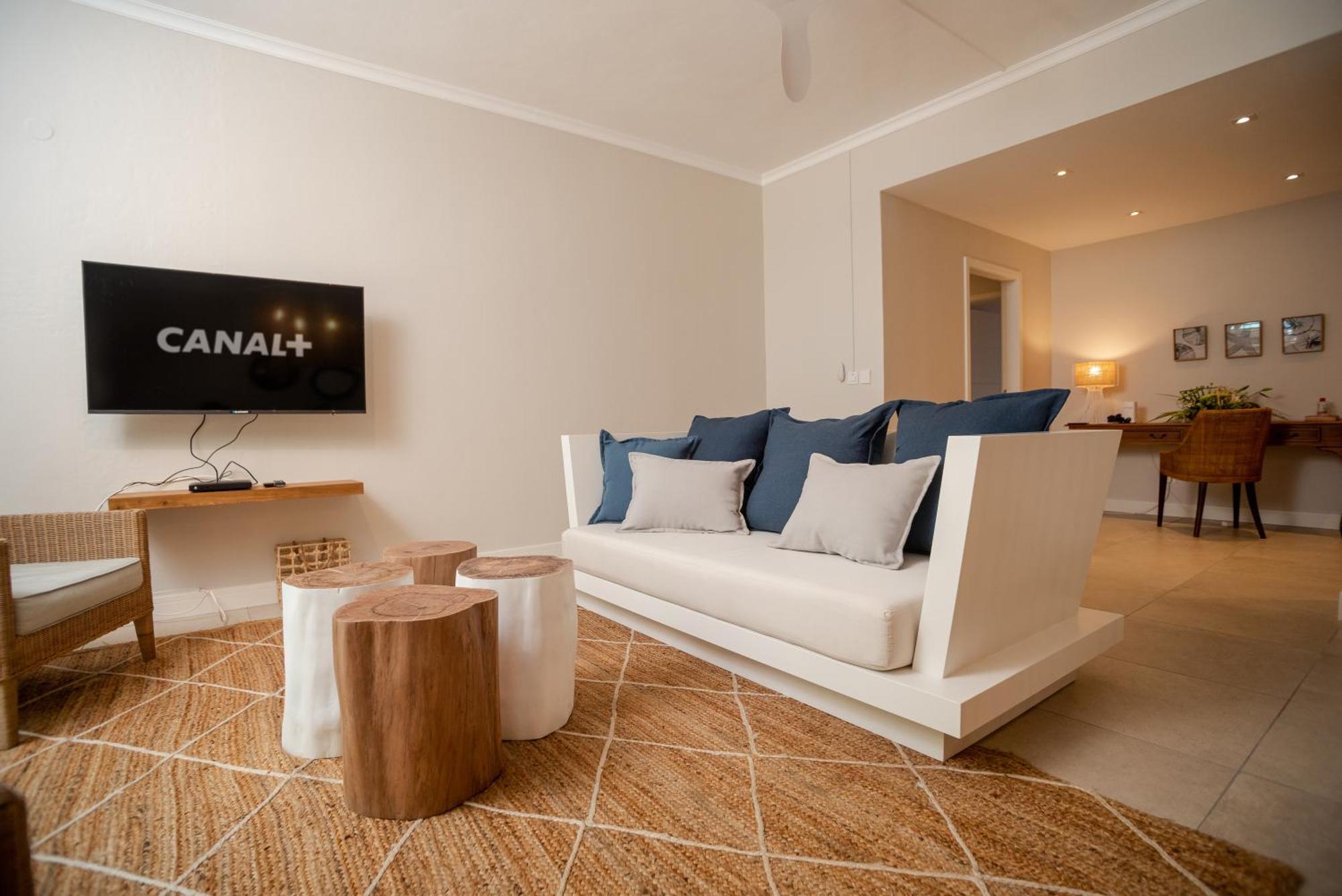 Blue Coral Beachfront Penthouse Flic-en-Flacq Extérieur photo