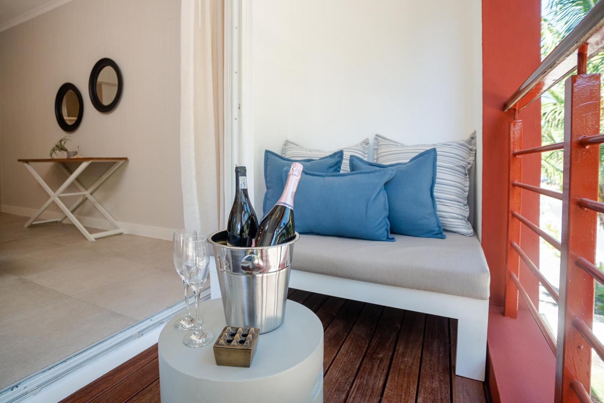 Blue Coral Beachfront Penthouse Flic-en-Flacq Extérieur photo