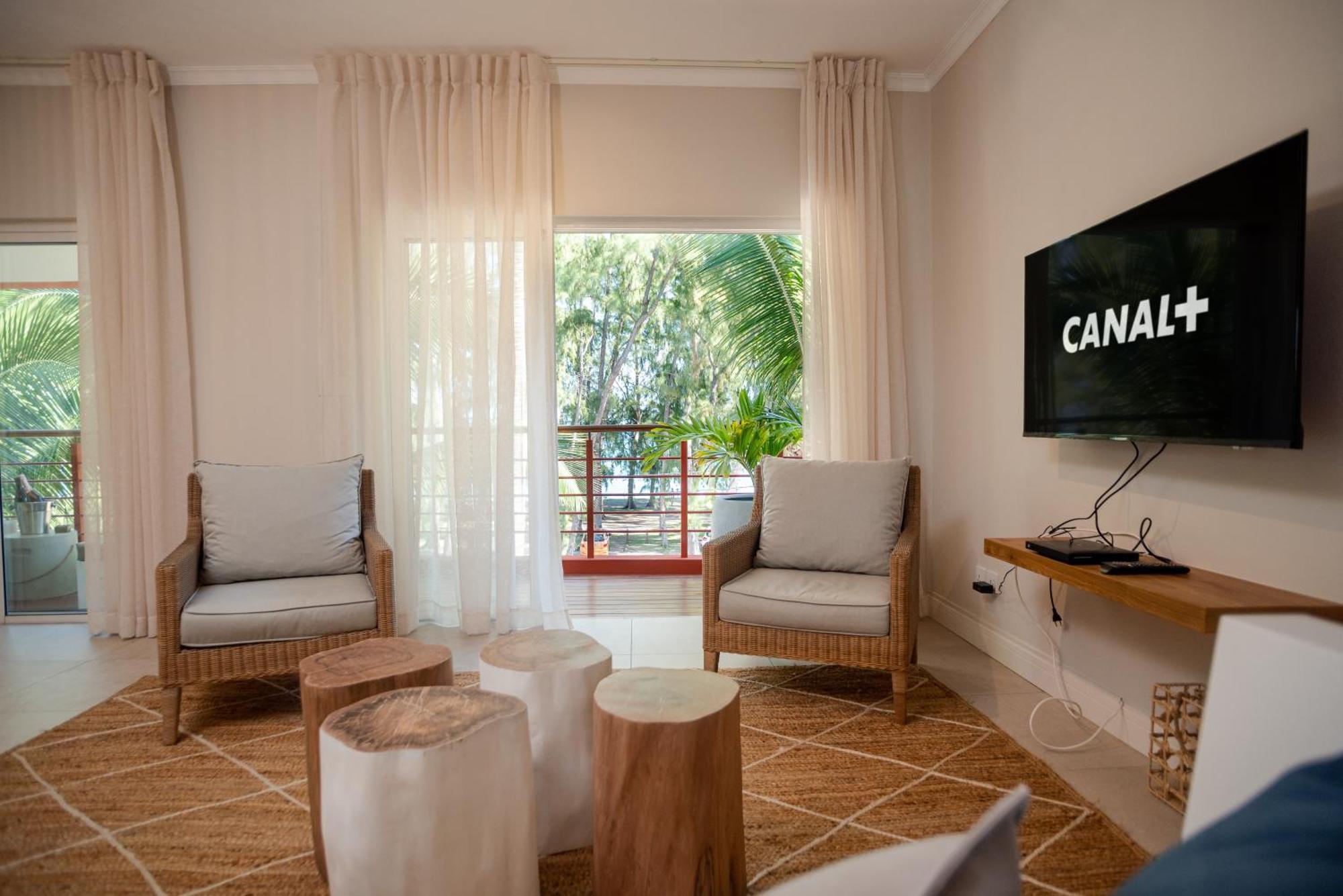 Blue Coral Beachfront Penthouse Flic-en-Flacq Extérieur photo
